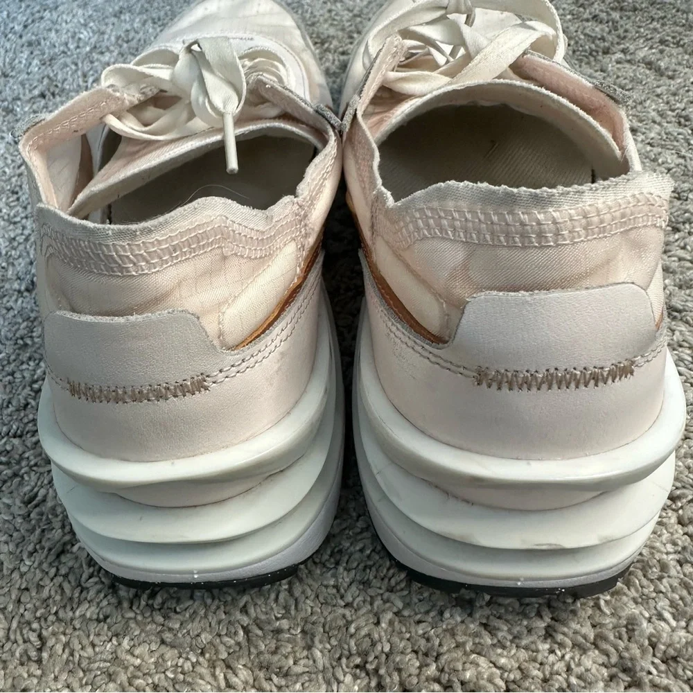 Nike Women's Sneakers in White with Metallic Rose Gold Swoosh